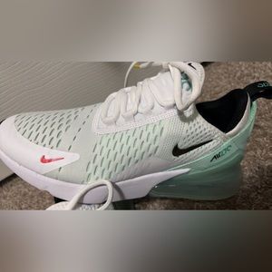 COPY - Women’s Nike 270 size 7.5 only worn once basically brand new